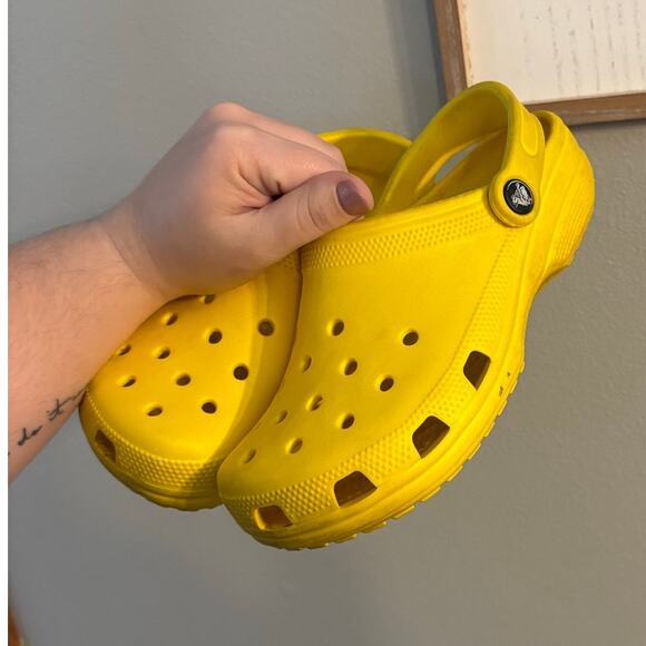 Crocs Classic Yellow Clogs Size 4 Mens or 6 womens - Picture 6 of 7
